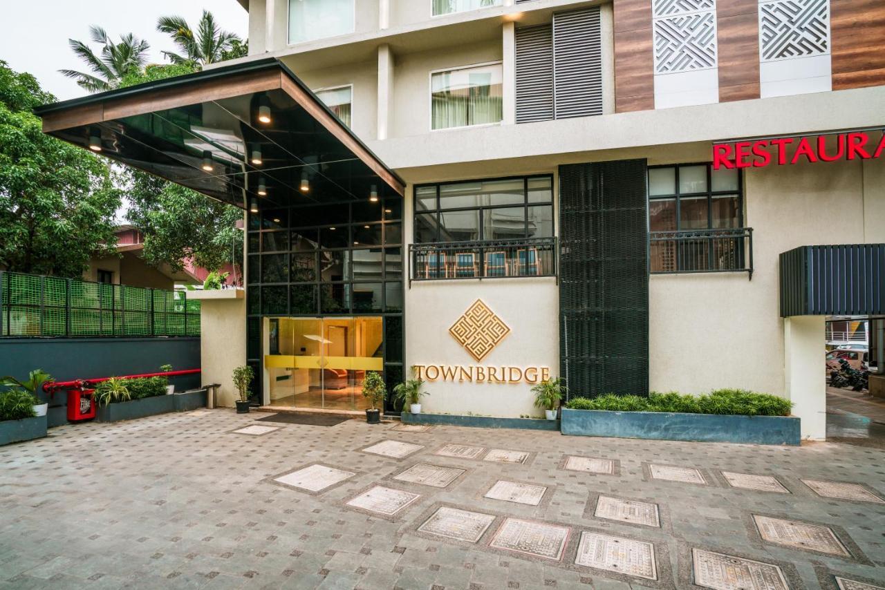 Townbridge Hotels & Suites Коччи Экстерьер фото