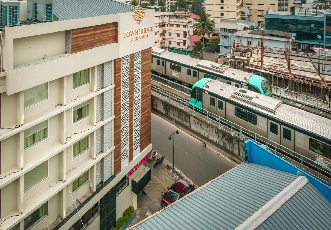 Townbridge Hotels & Suites Коччи Экстерьер фото